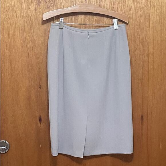 NWT. Kasper Elegant Women's Light Gray 2-Piece Suit. 6 - Picture 6 of 7